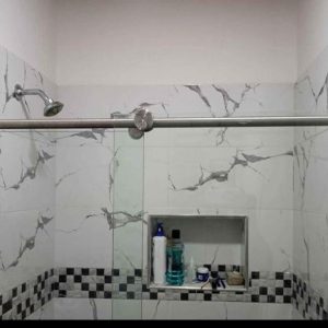 Alternative view of DIVISION DE BAÑO INCOLORO 8MM 1.00X1.90