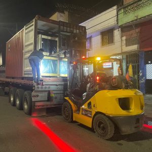 DISTRIBUCIÓN DE  VIDRIO TEMPLADO AL POR MAYOR DE 6MM Y 8MM PARA DIVISION DE BAÑO